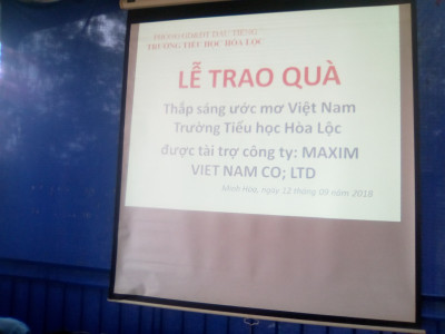LỄ TRAO QUÀ  Thắp sáng ước mơ Việt Nam trường Tiểu học Hòa Lộc